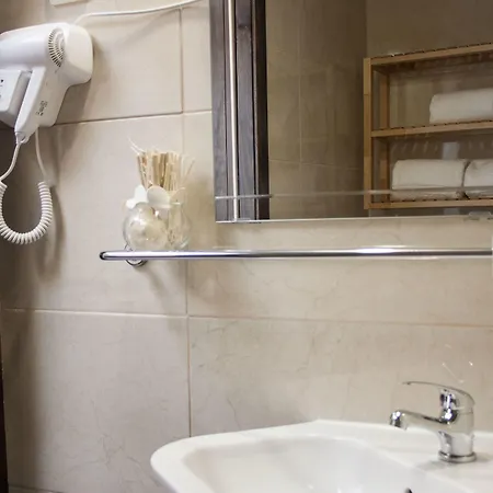 Nations - & Casa de hóspedes 3*