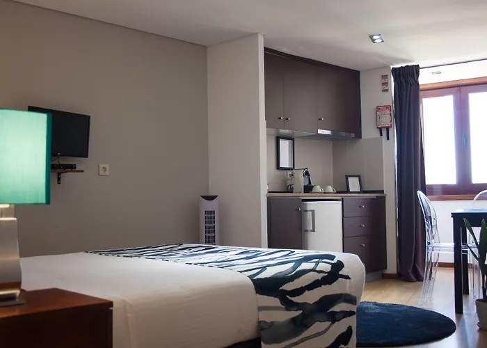 Nations - & Pensión Oporto