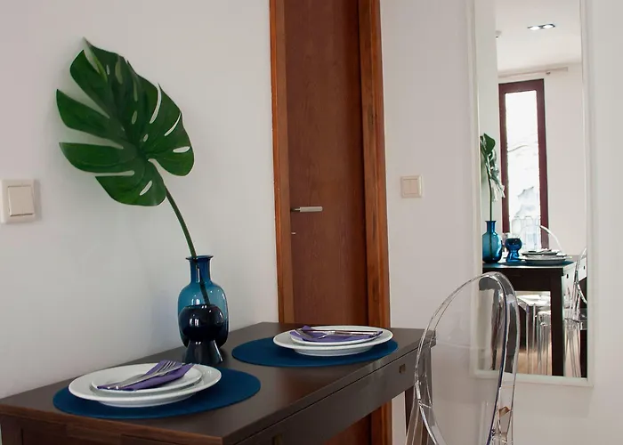 Nations - & Pensión Oporto