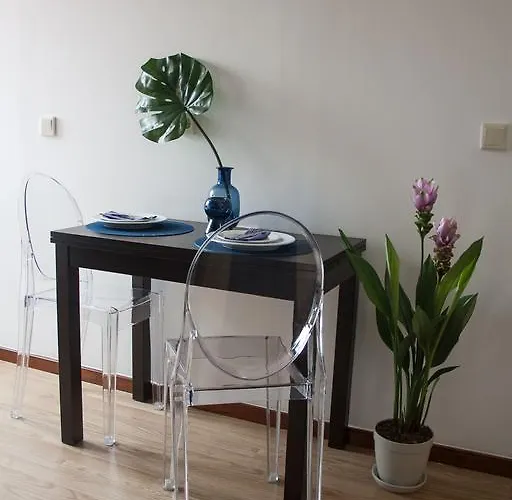 Nations - & Pensión Oporto